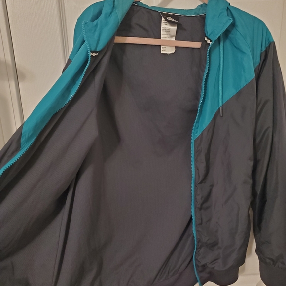 Umbro Chevron Colorblock Blue & Dark Gray Hooded Windbreaker Jacket M - Picture 4 of 6